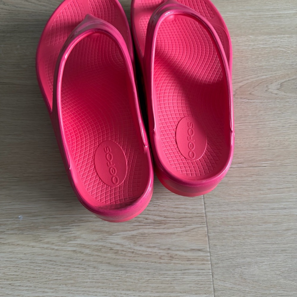 Oofos Women’s OOmega OOlala Sandal - Picture 3 of 8